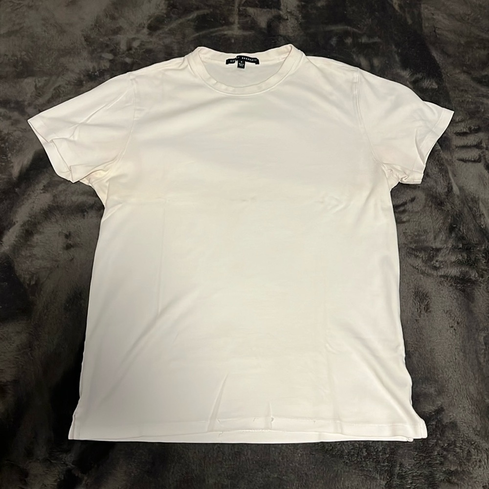 100% Pima cotton white Robert barakett T-shirt size men’s small